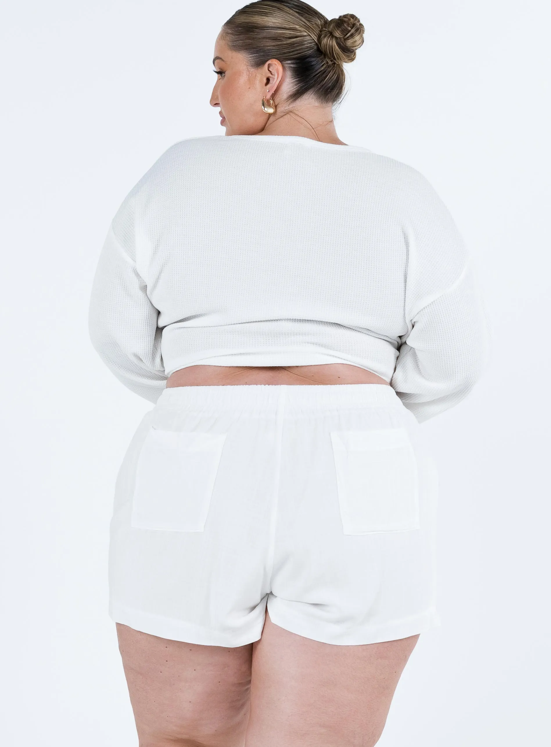 Beach House White Shorts Curve