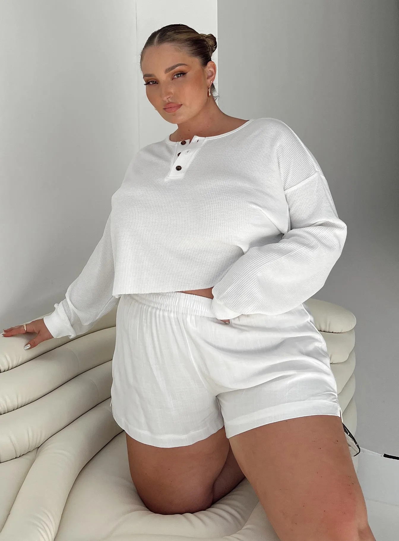 Beach House White Shorts Curve