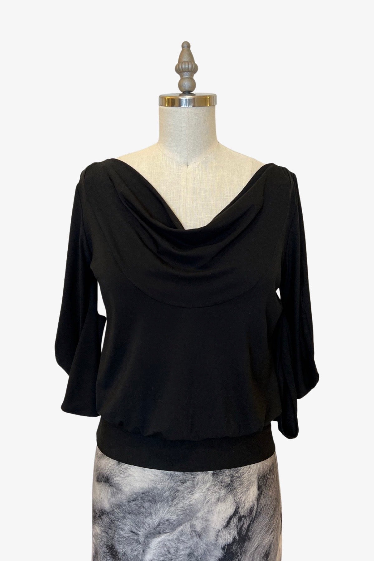 C-Sleeve Banded Top | Black Bamboo