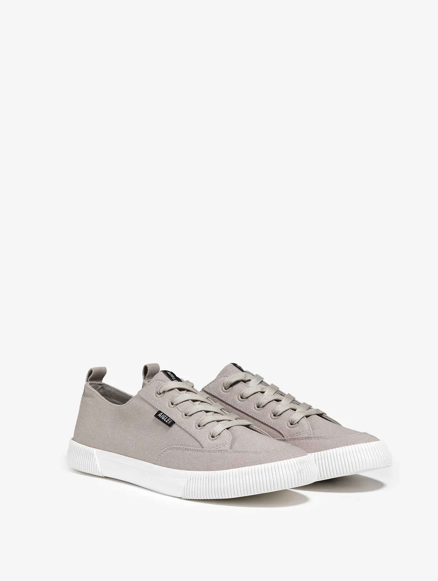 Canvas sneaker