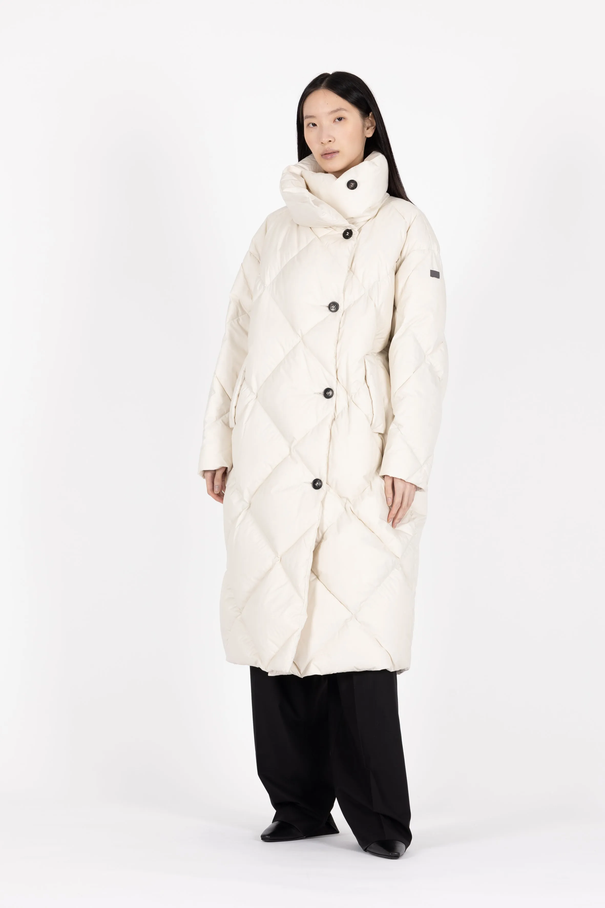 ICONIC DIAMOND QUILT DOWN COAT DEA