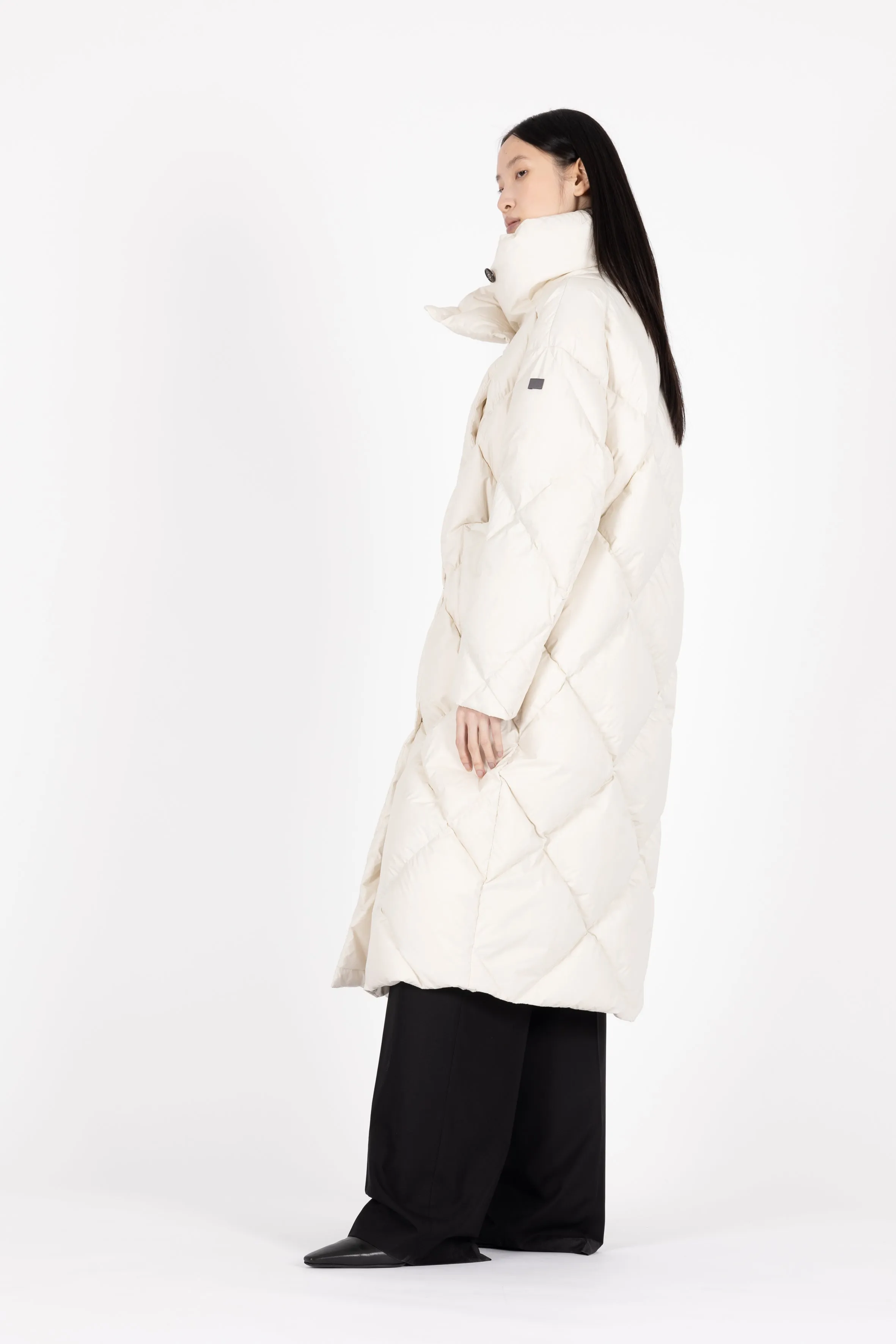 ICONIC DIAMOND QUILT DOWN COAT DEA