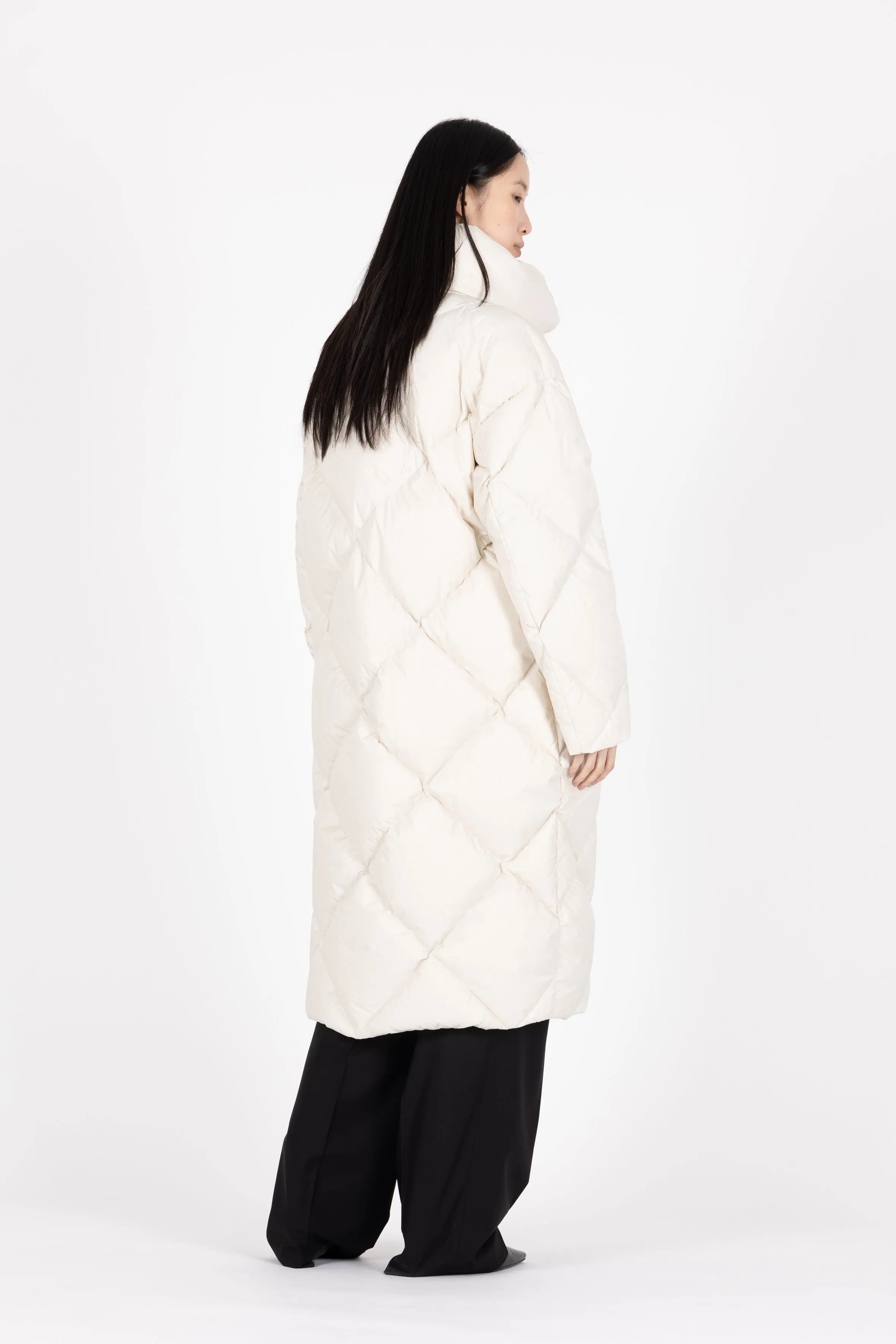 ICONIC DIAMOND QUILT DOWN COAT DEA