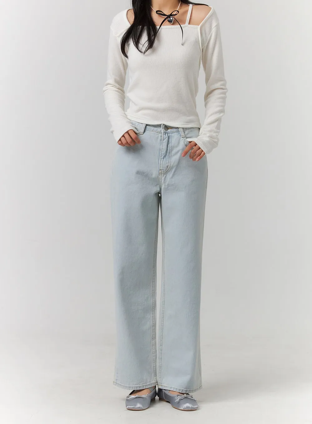 Light Washed Straight Leg Jeans OJ422