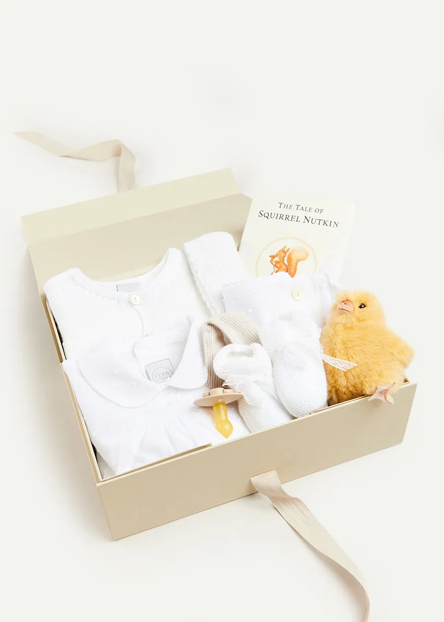 The Elegant Plumetti Gift Set in White