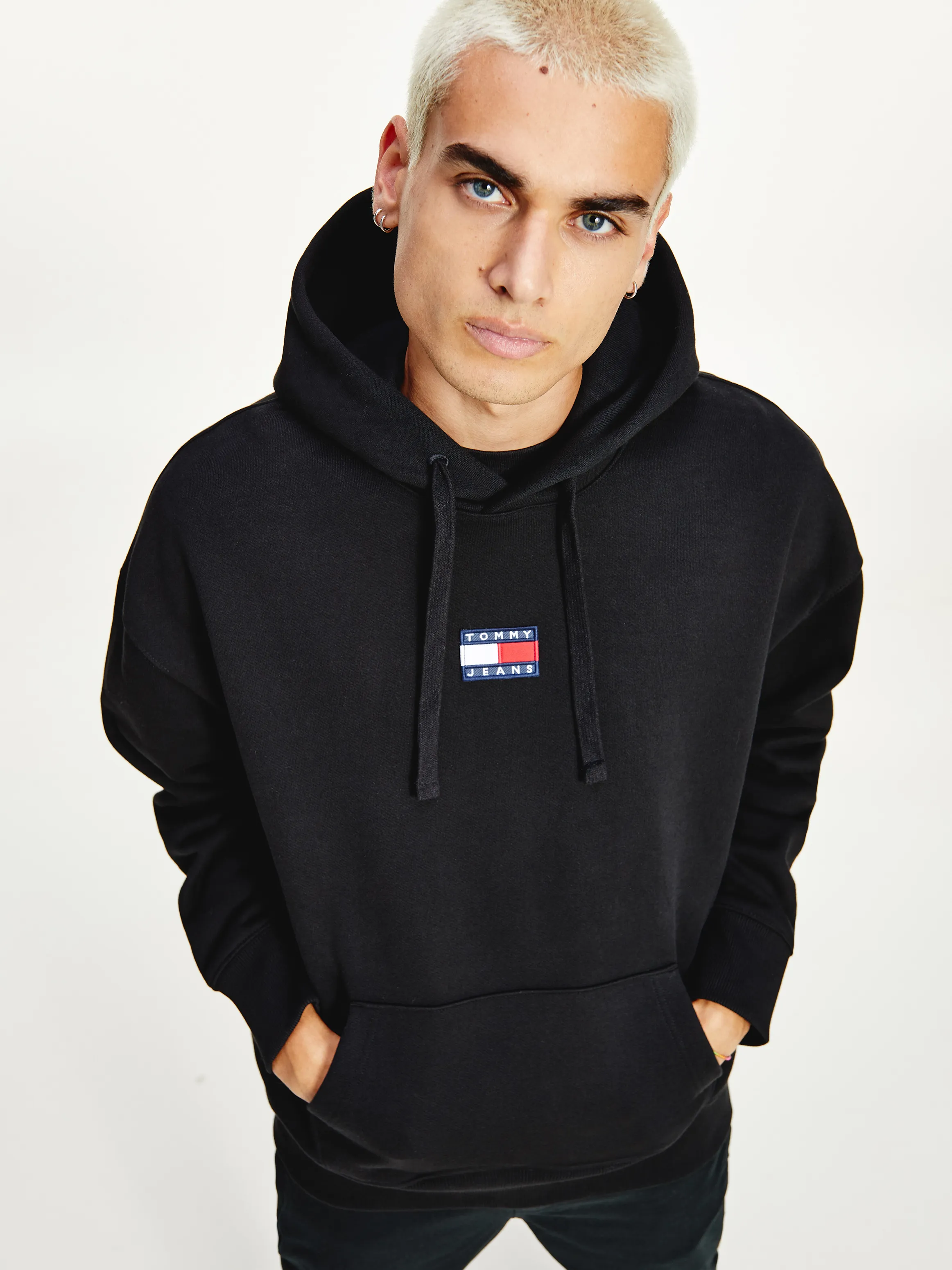 Tommy Badge Organic Cotton Hoodie |  Sweatshirts & Hoodies |  Tommy Hilfiger