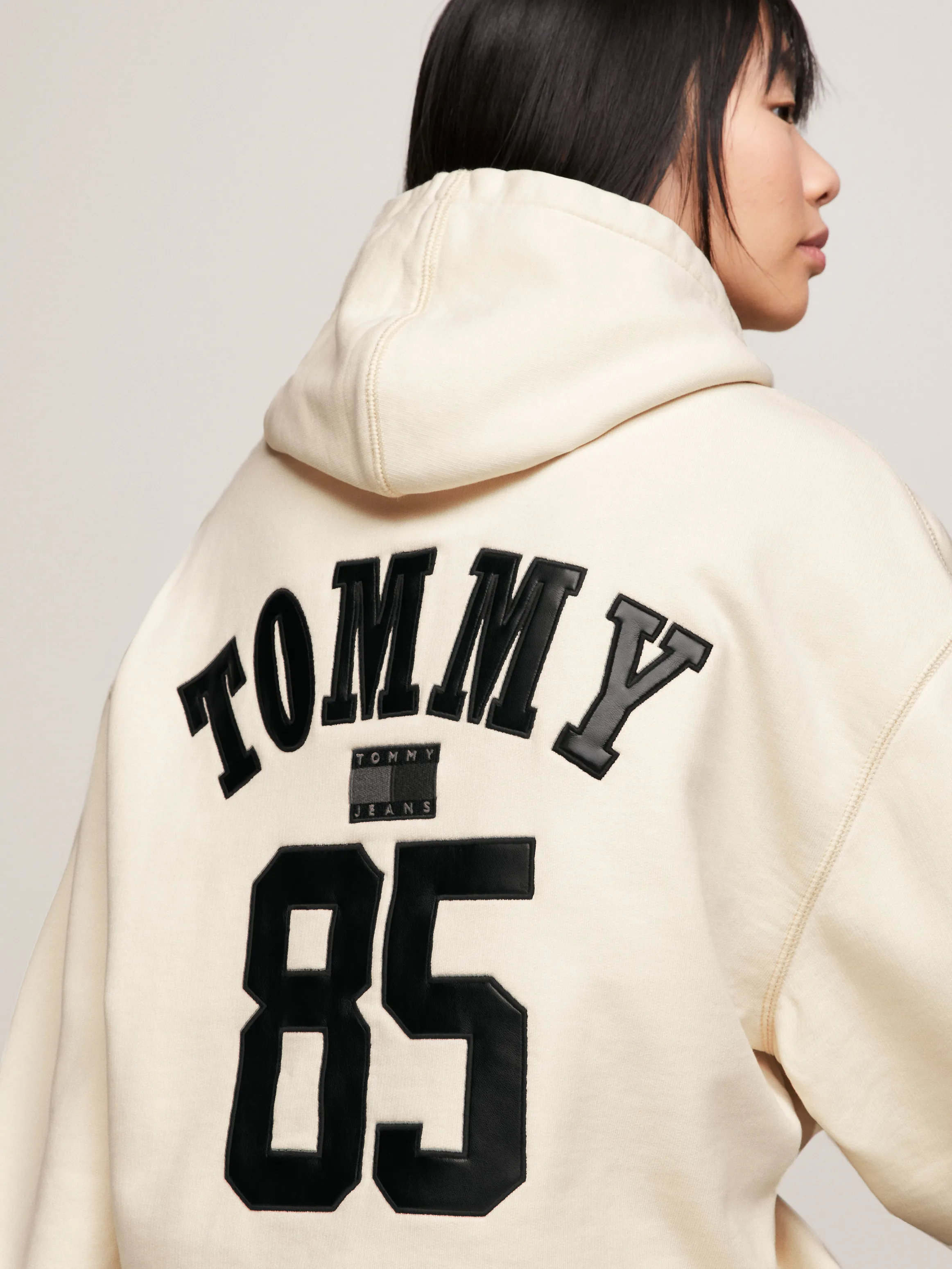 Tommy Remastered Dual Gender 1985 Collection Hoodie | Sweatshirts & Hoodies | Tommy Jeans